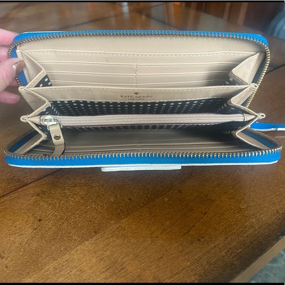 Classic Kate Spade Wallet - Picture 3 of 3